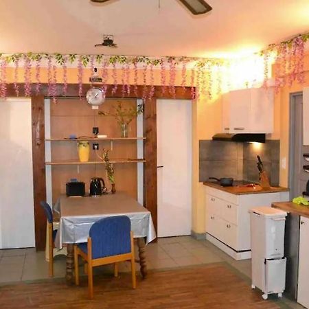 Leleka Hostel Esbly Екстериор снимка