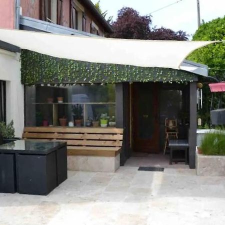 Leleka Hostel Esbly Екстериор снимка
