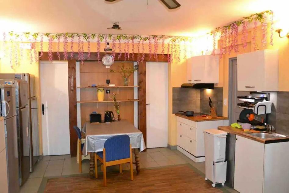 Leleka Hostel Esbly Екстериор снимка