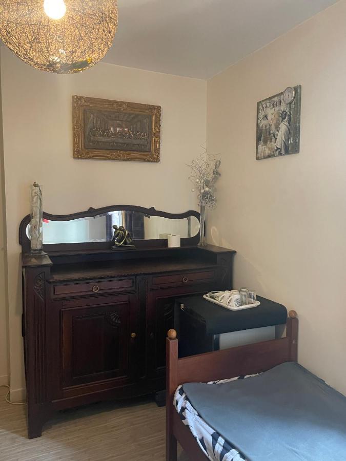 Leleka Hostel Esbly Екстериор снимка