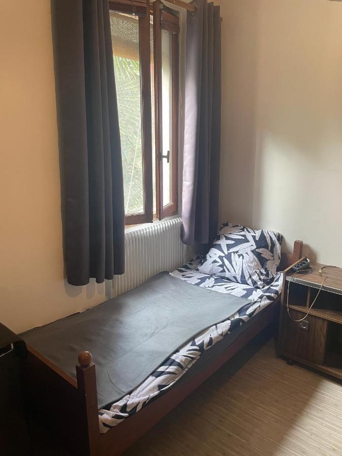 Leleka Hostel Esbly Екстериор снимка