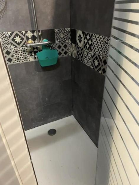 Leleka Hostel Esbly Екстериор снимка